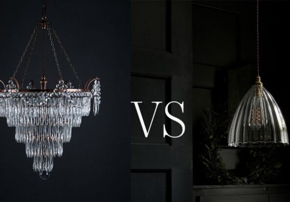 LIGHTING THE CHRISTMAS DINING TABLE: CHANDELIERS VS PENDANT LIGHTS